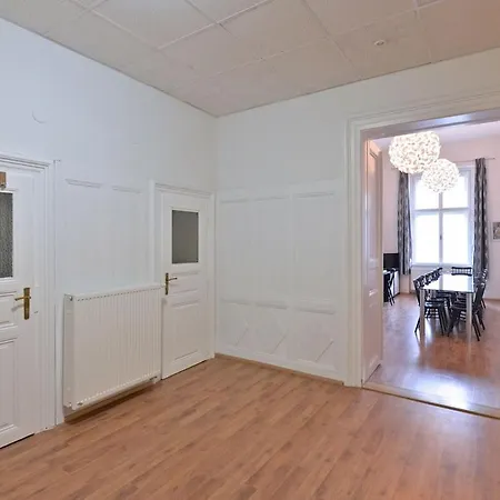 13 Single Beds In Centrum * Прага